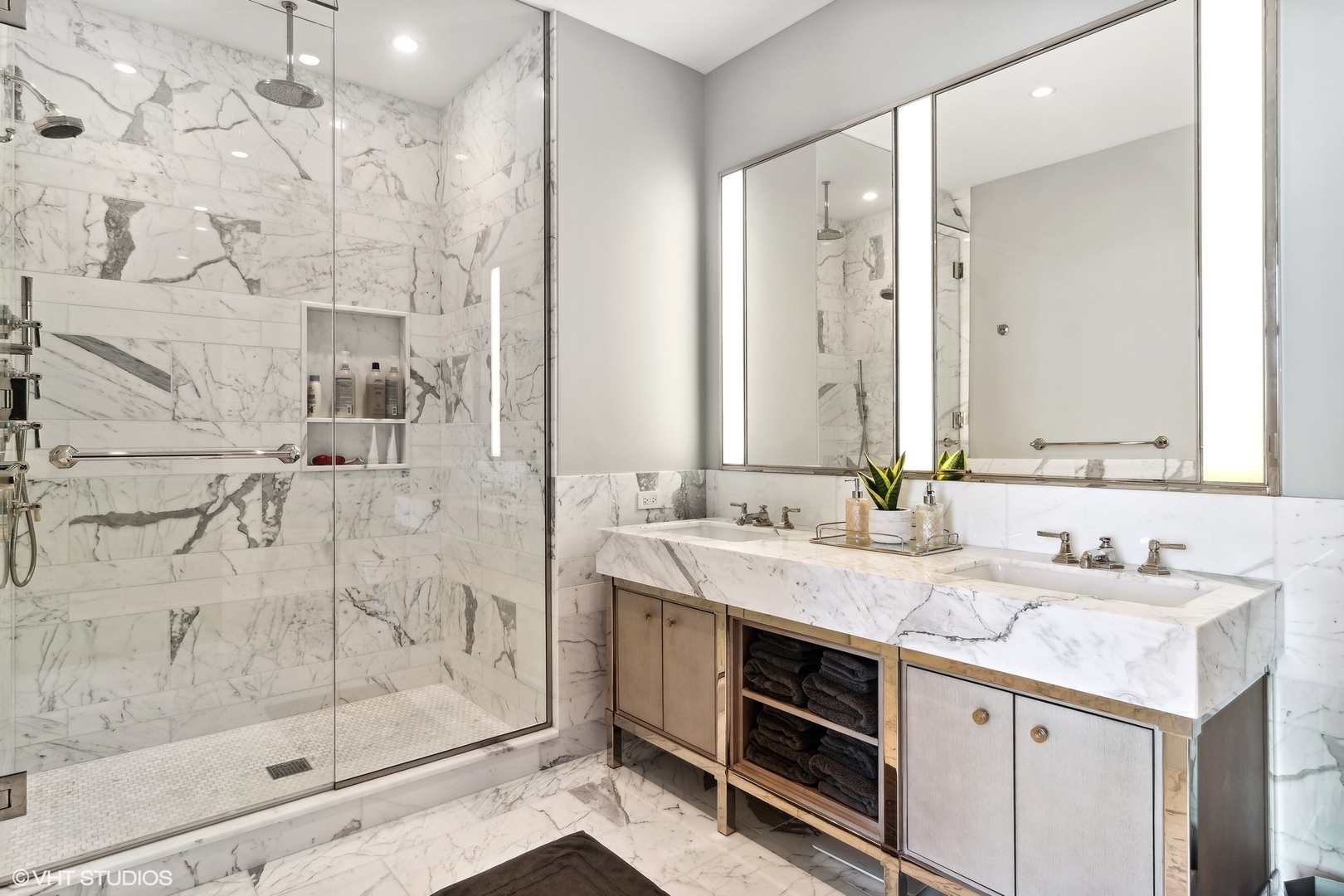 451 E Grand Avenue Unit: 4504